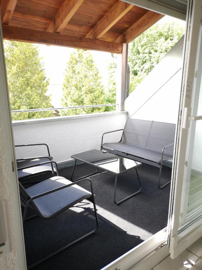 Familienfreundliche Ferienwohnung Mit Wohlfuehlbalkon Und Kostenlosem Parkplatz Nahe Messe Und Bodensee เมคเคนบอยเริน ภายนอก รูปภาพ
