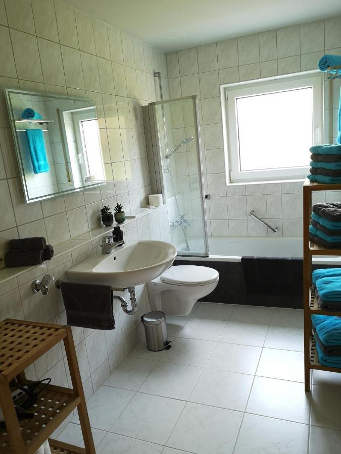 Familienfreundliche Ferienwohnung Mit Wohlfuehlbalkon Und Kostenlosem Parkplatz Nahe Messe Und Bodensee เมคเคนบอยเริน ภายนอก รูปภาพ