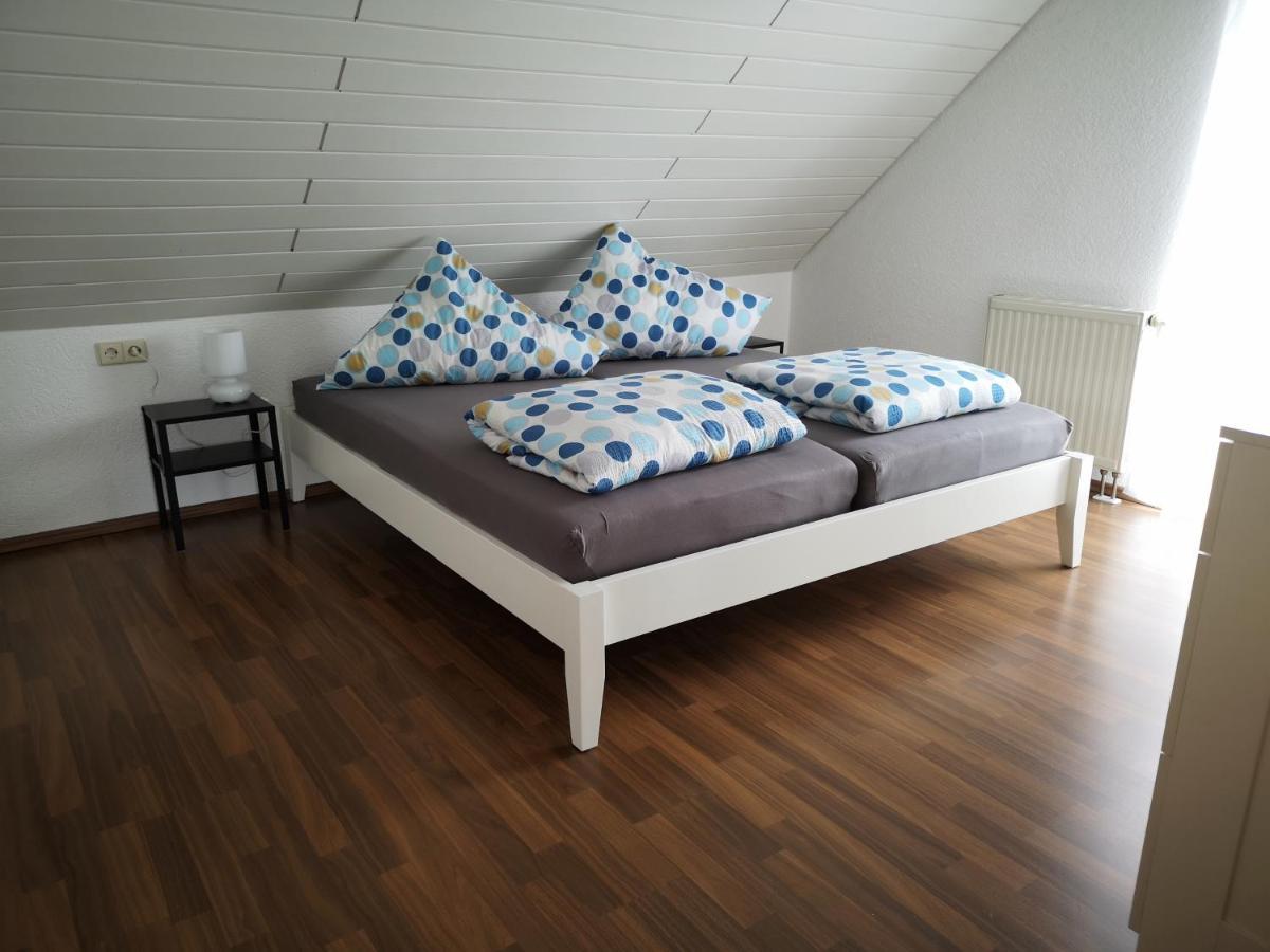 Familienfreundliche Ferienwohnung Mit Wohlfuehlbalkon Und Kostenlosem Parkplatz Nahe Messe Und Bodensee เมคเคนบอยเริน ภายนอก รูปภาพ